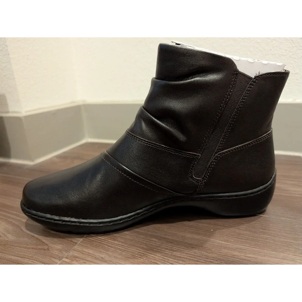 Clarks Collection Women Boots 8.5W Cora Chocolate‎ Leather Side Zip Booties